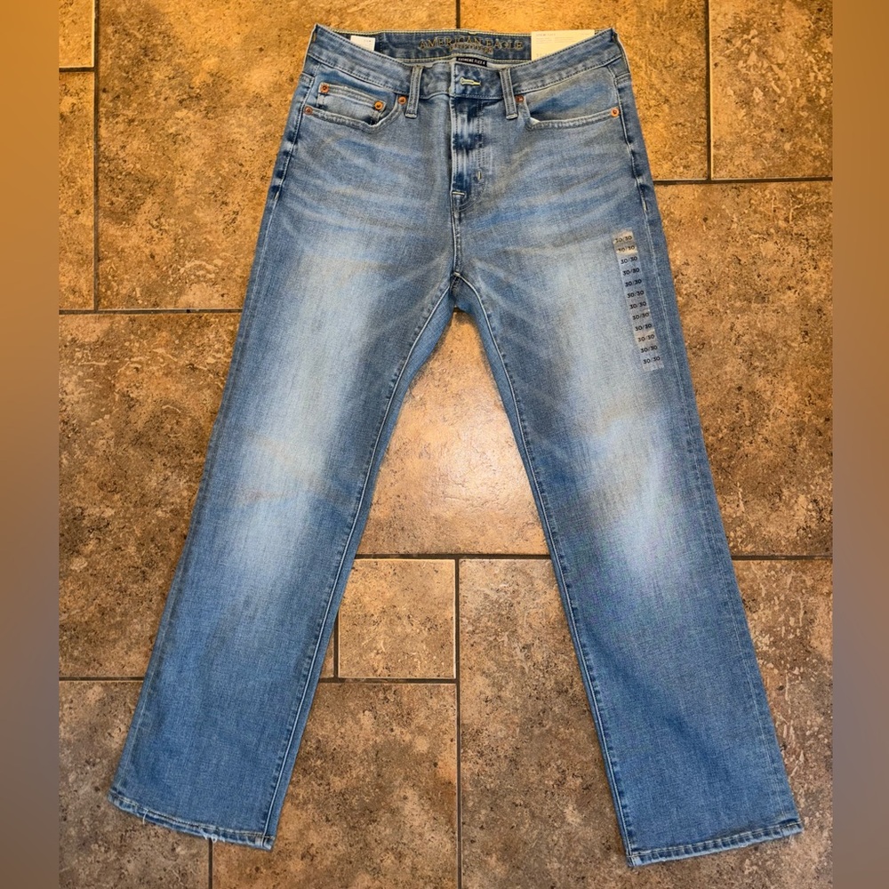NWT American Eagle Jeans. 30X30. Waist-15”, inseam-29”, Length-38”. Retail $50.